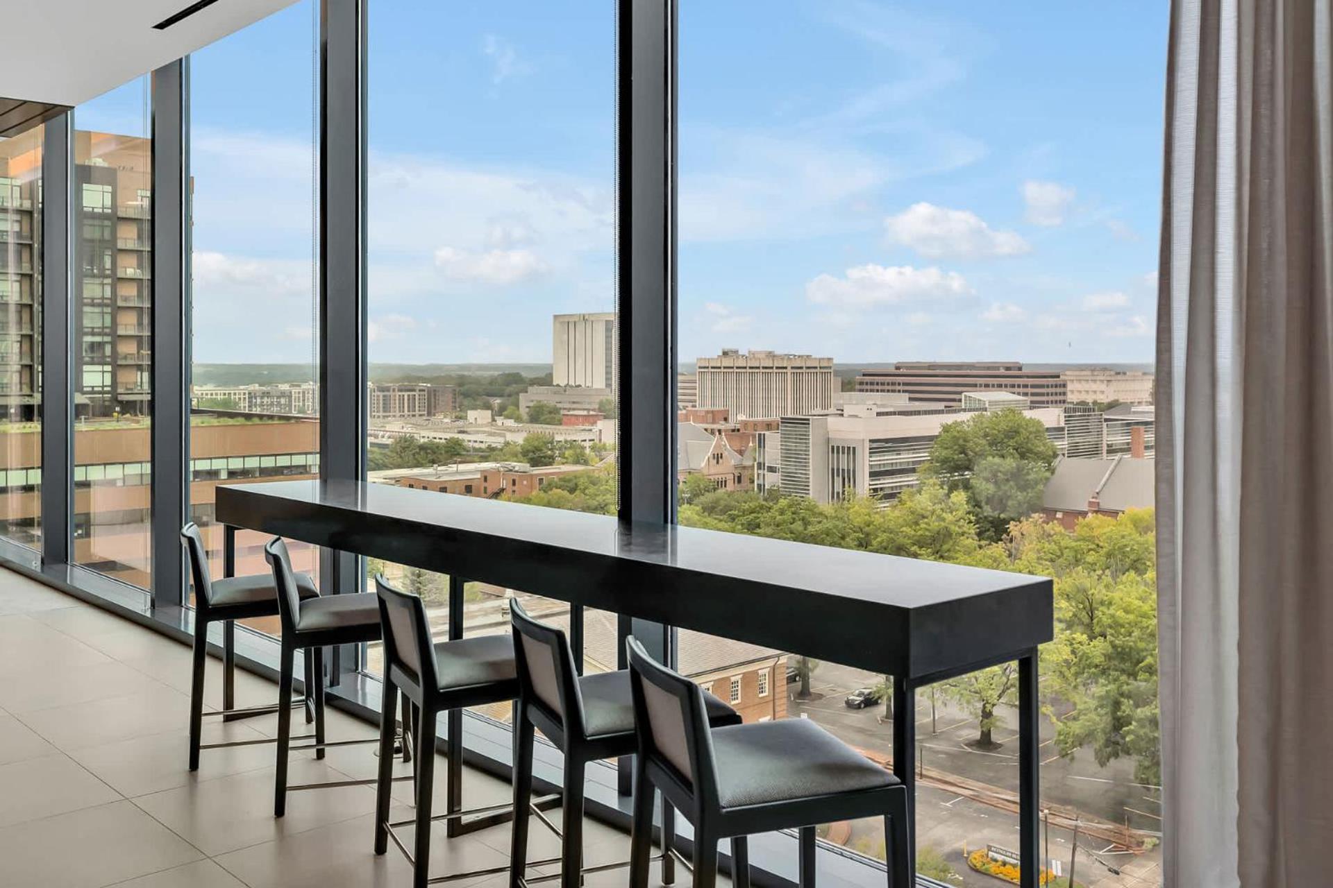 High-Rise Apt Raleigh Free Parking & Sunset View 1 المظهر الخارجي الصورة