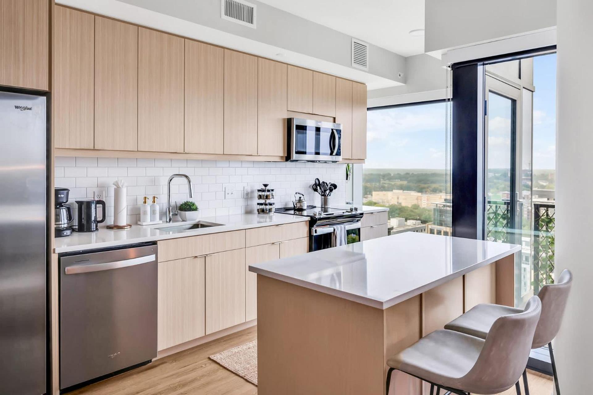 High-Rise Apt Raleigh Free Parking & Sunset View 1 المظهر الخارجي الصورة