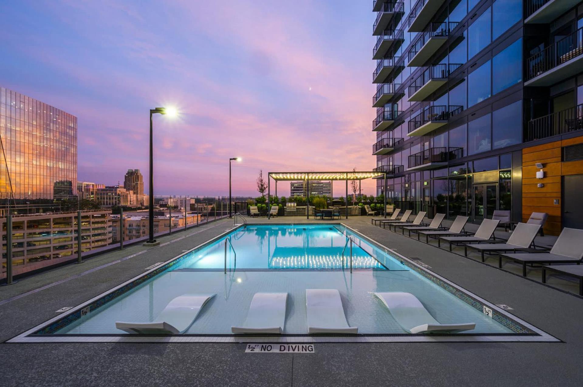 High-Rise Apt Raleigh Free Parking & Sunset View 1 المظهر الخارجي الصورة